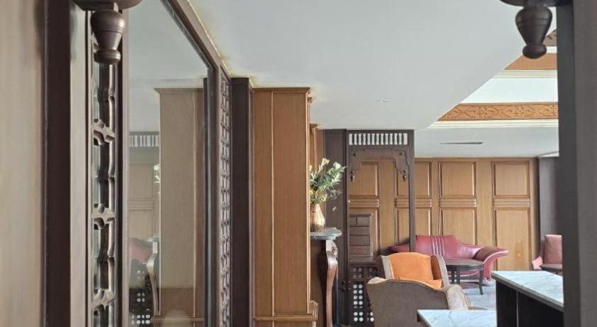 Club Denovo Hotell Butwāl Eksteriør bilde