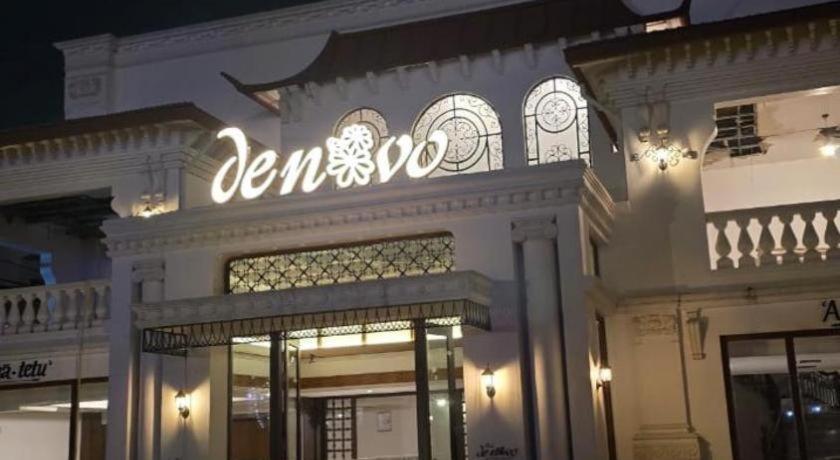 Club Denovo Hotell Butwāl Eksteriør bilde